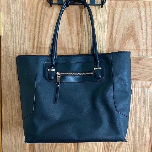 *2/$15* Faux-Textured Leather Bag 🖤 - Picture 1 of 7